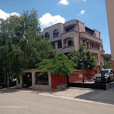 Hotel Dvete Brezi Burgas Exterior foto