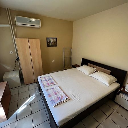 Hotel Dvete Brezi Burgas Exterior foto