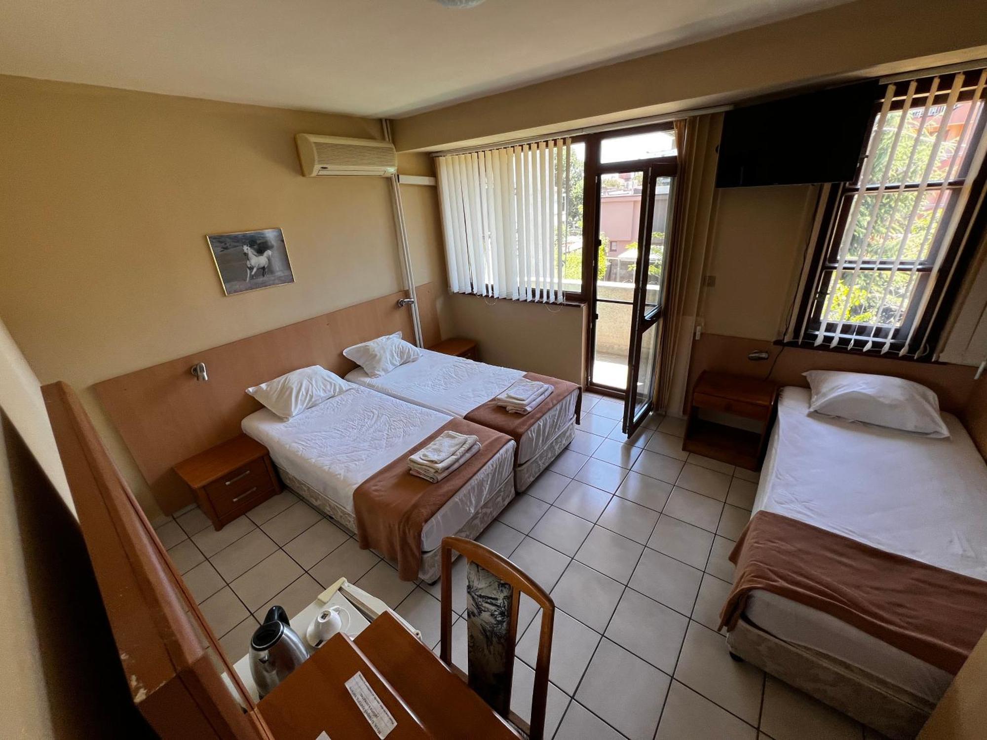 Hotel Dvete Brezi Burgas Exterior foto