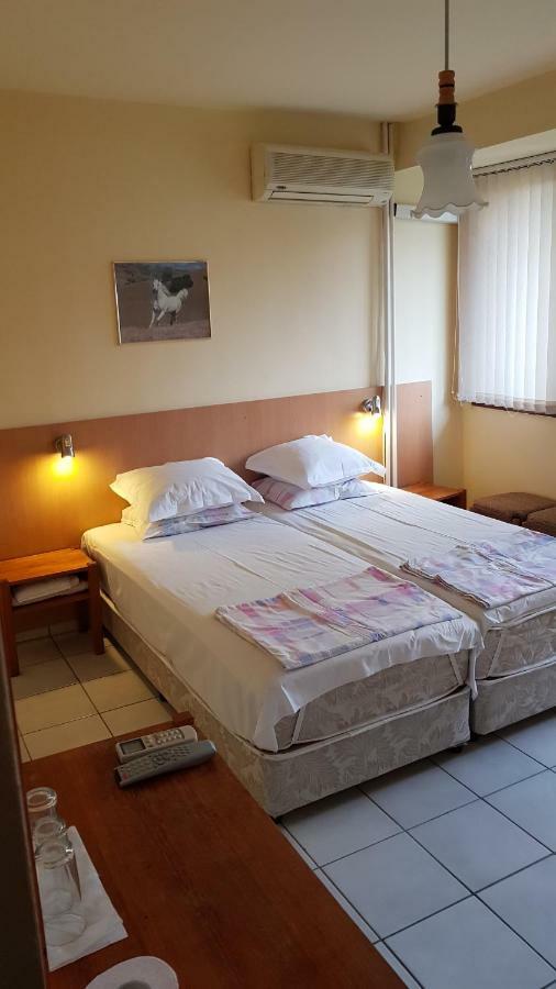 Hotel Dvete Brezi Burgas Exterior foto
